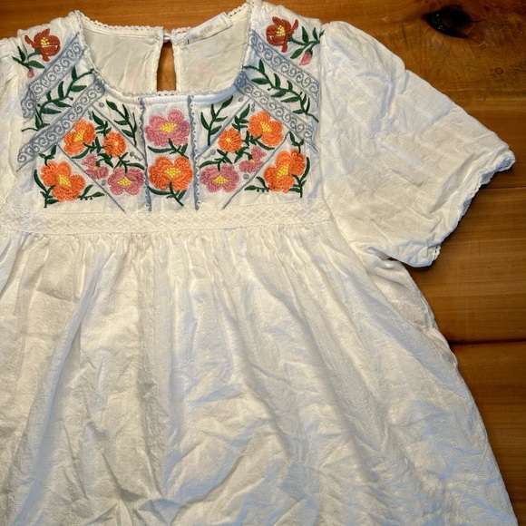New In Loom Floral Embroidered Blouse Size Medium - Picture 5 of 13